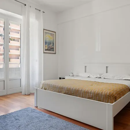 543 Appia Avenue - Metro A *